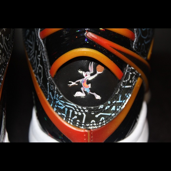 Lebron very limited looney tune main image 8